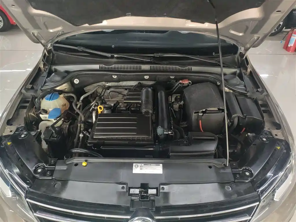 Volkswagen Sagitar 2018 280TSI DSG Spark Edition фото 17