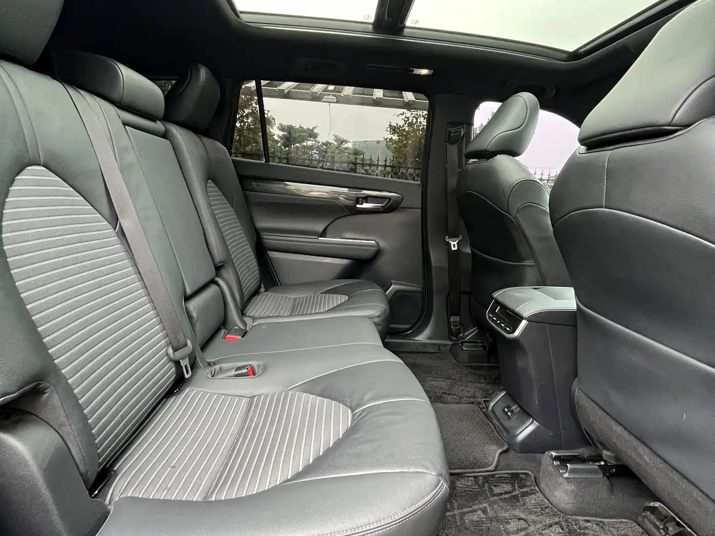 Toyota Crown Kluger 2022 2.5L HEV 4WD Premium Edition фото 7