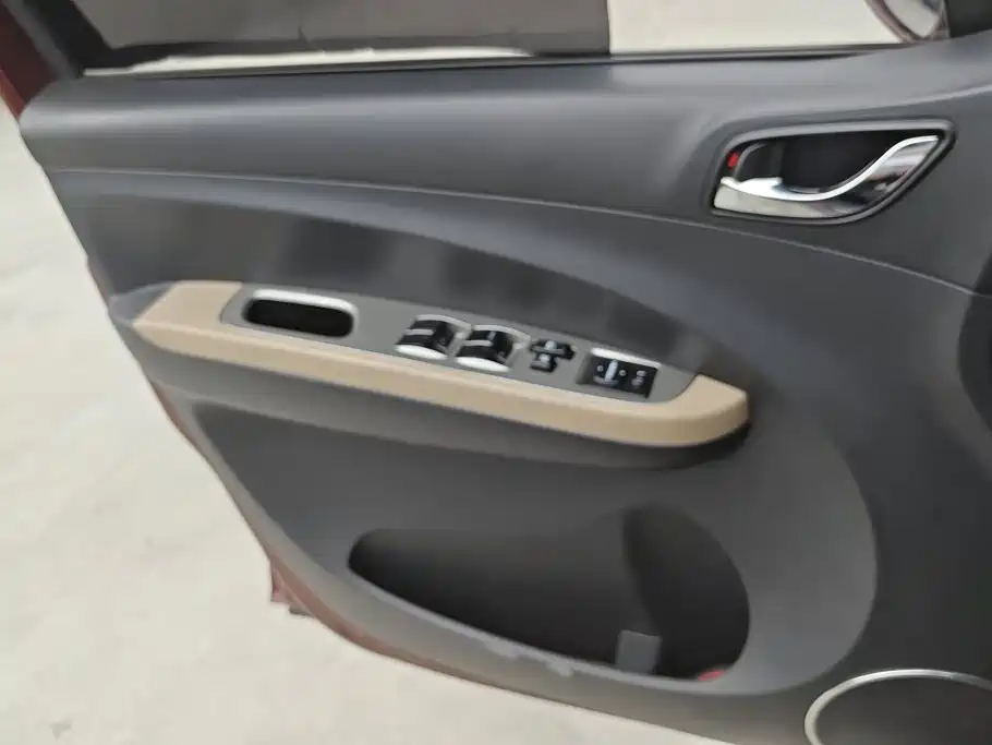 Dongfeng Fengxing Joyear X3 2016 2015 1.5L Comfort Model