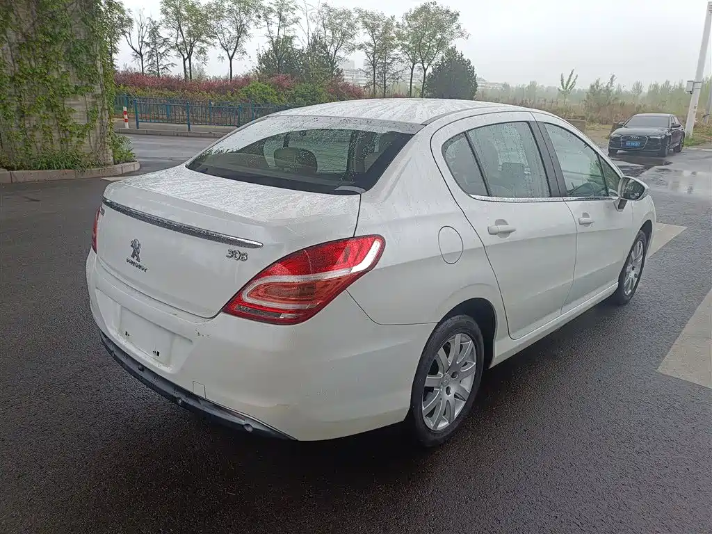 Peugeot 308 2014 Model Joy Edition Classic 1.6L Automatic Superior Style фото 7