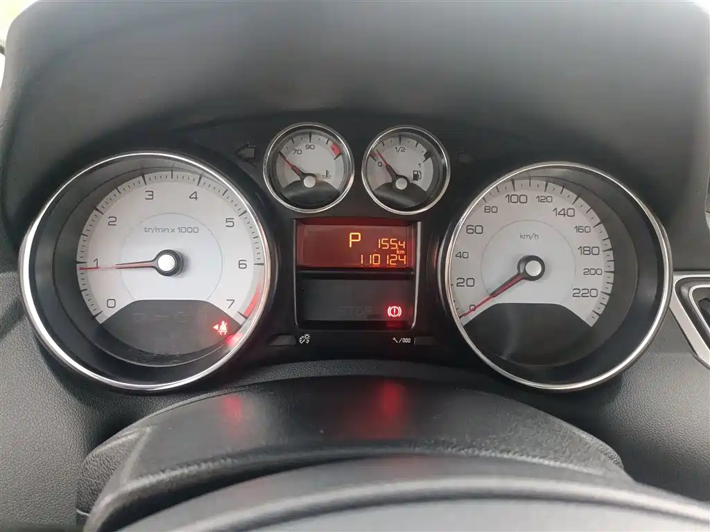 Peugeot 308 2014 Model Joy Edition Classic 1.6L Automatic Superior Style фото 12
