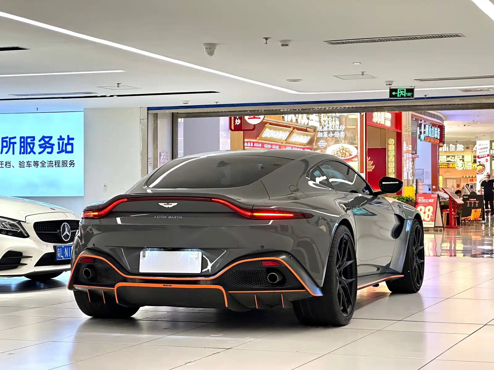 Фото 5 - Aston Martin Vantage