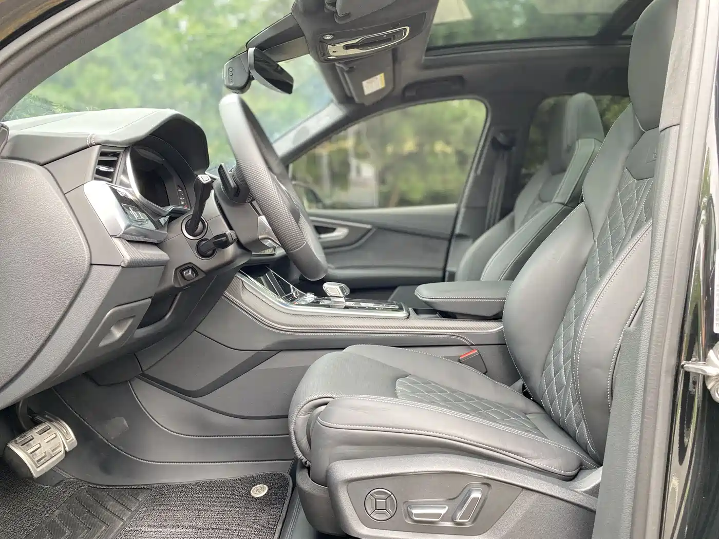 Audi SQ7 2024 4.0 TFSI фото 9