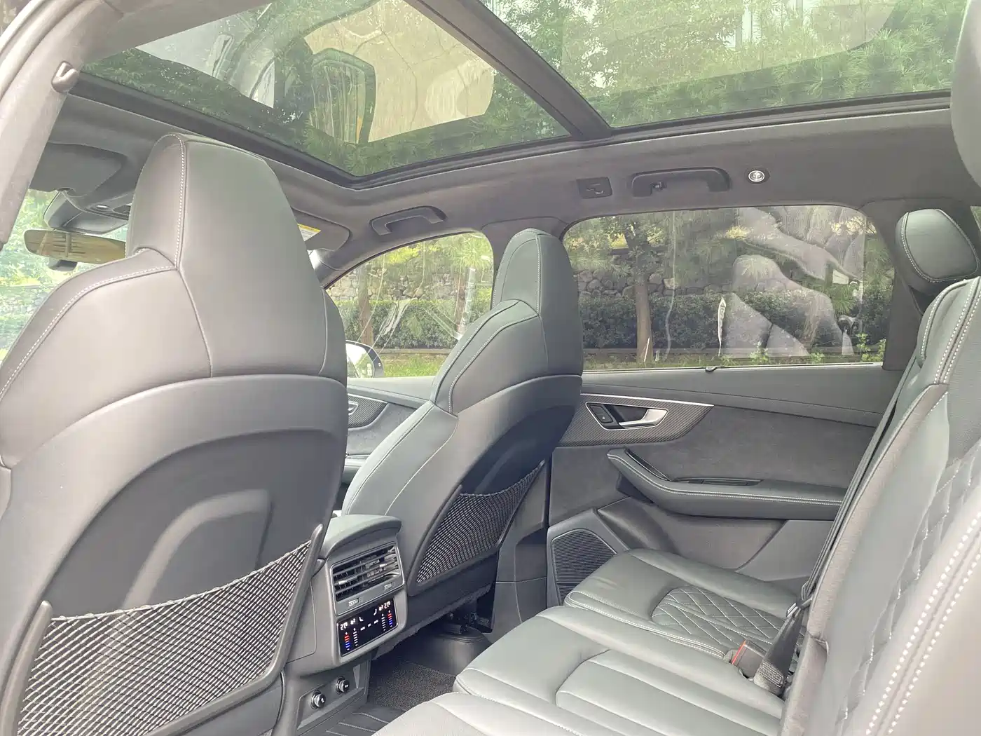 Audi SQ7 2024 4.0 TFSI фото 19
