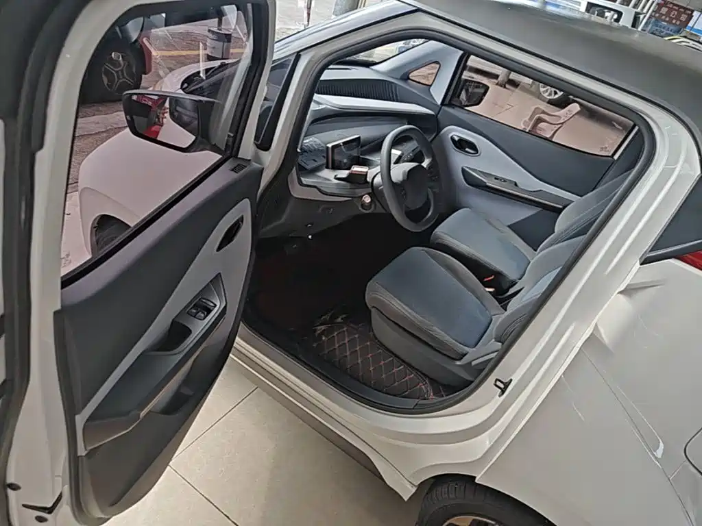 Фото 16 - Baojun E200