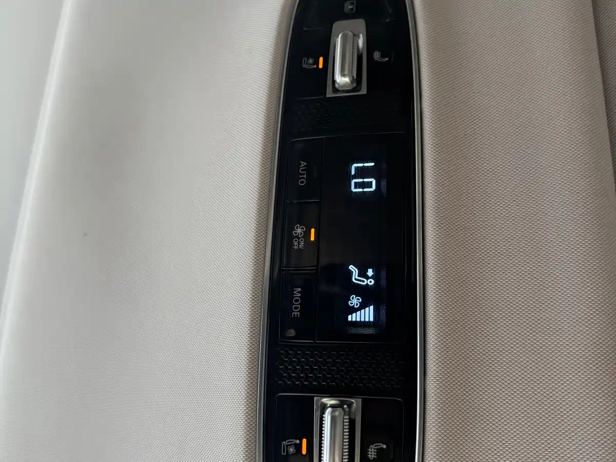 Roewe iMAX8 2023 2022 400TGI Gathering Edition