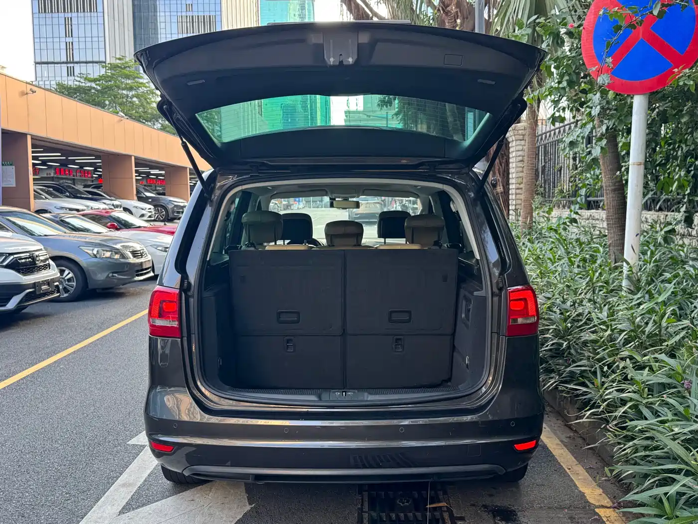 Volkswagen Sharan 2013 1.8TSI Standard фото 3