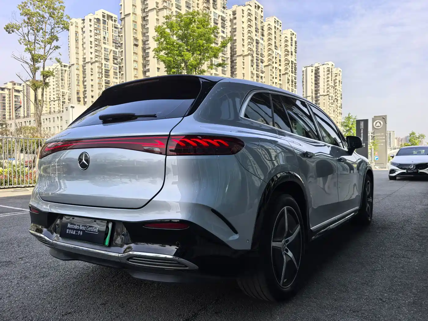 MERCEDES-BENZ EQS SUV