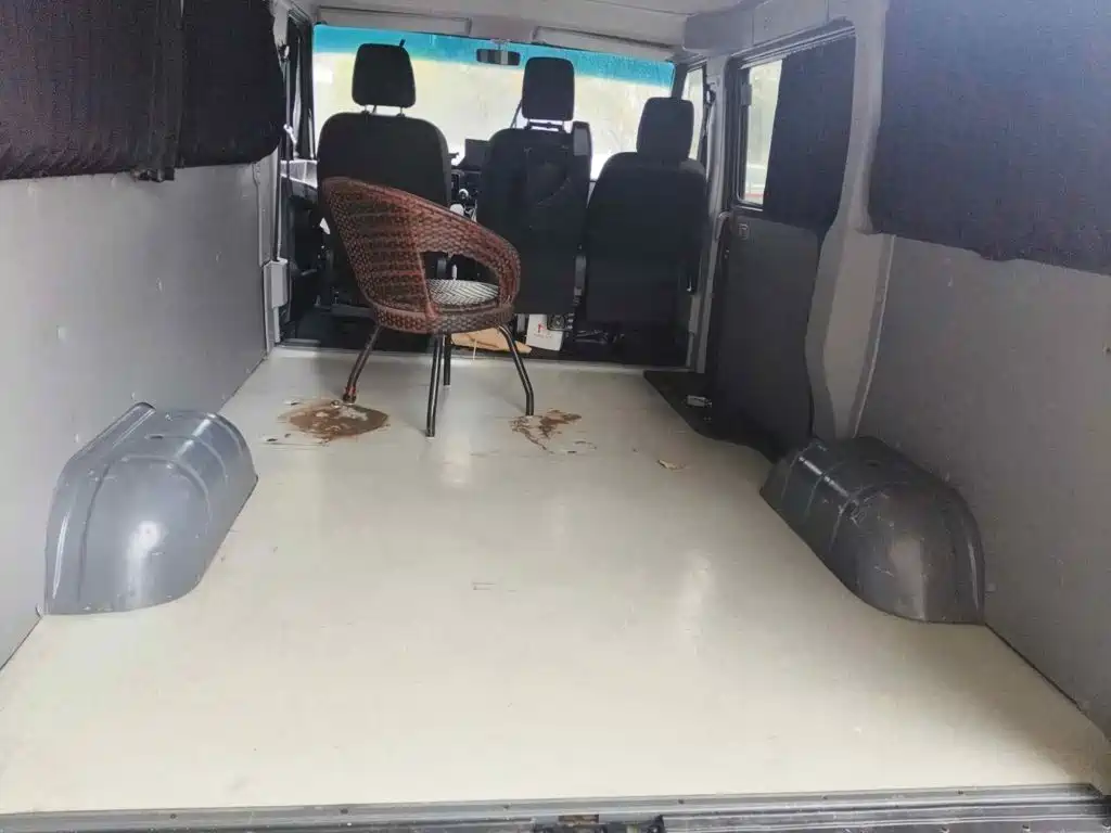 Iveco Daily 2026 2020 2.5T A35 Bus Single Tire Low Roof 5-9 Seater China VI