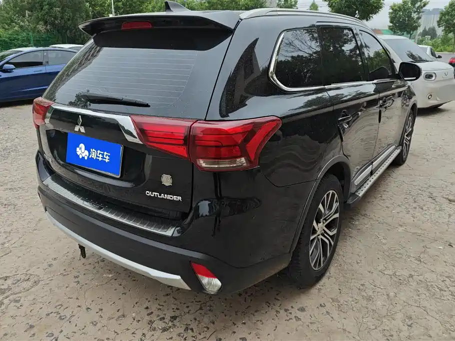 MITSUBISHI OUTLANDER