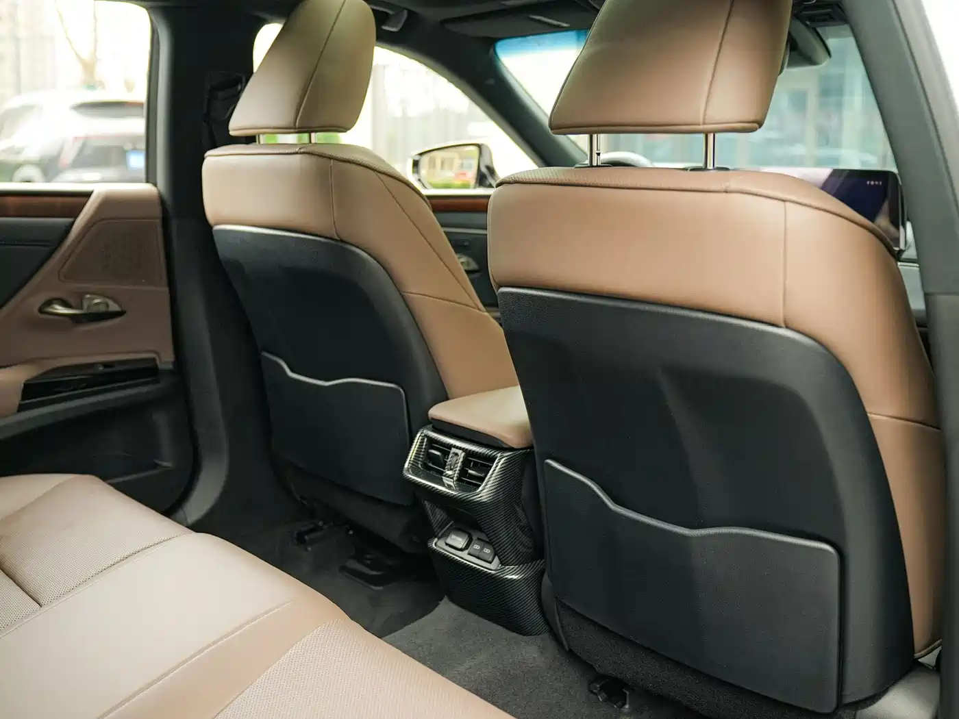 Lexus ES 2024 200 Premium Edition фото 13