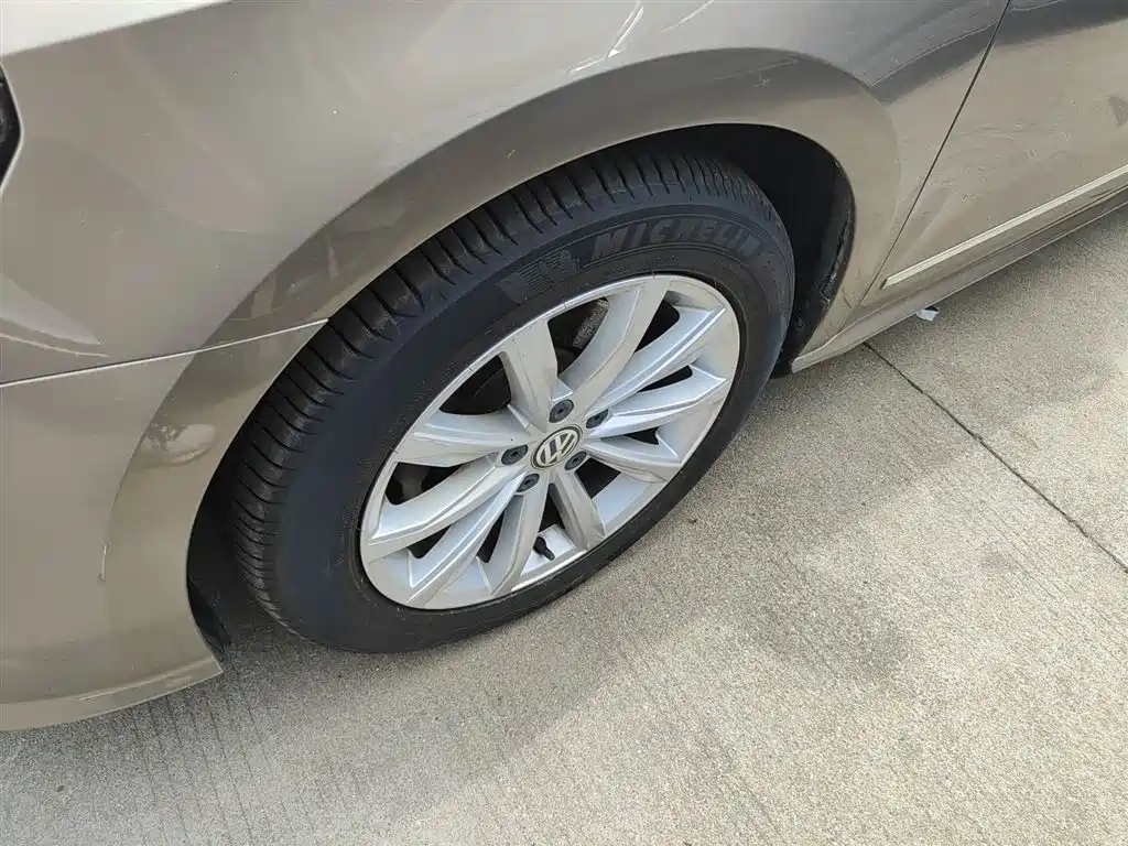 Volkswagen Passat 2016 330TSI DSG Executive Edition фото 25