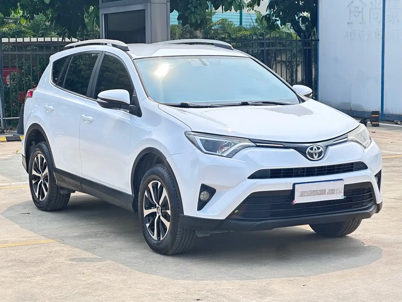 Toyota RAV4 Rongfang 2016 2.0L CVT 2WD Urban (China V) фото 3