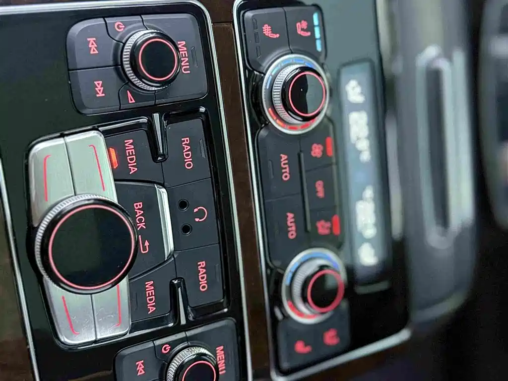 Фото 25 - Audi A8