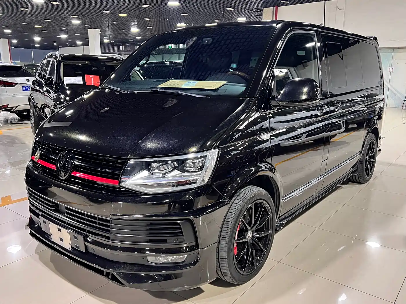 Volkswagen Multivan 2019 2.0TSI 4WD Premium 7-seater фото 2