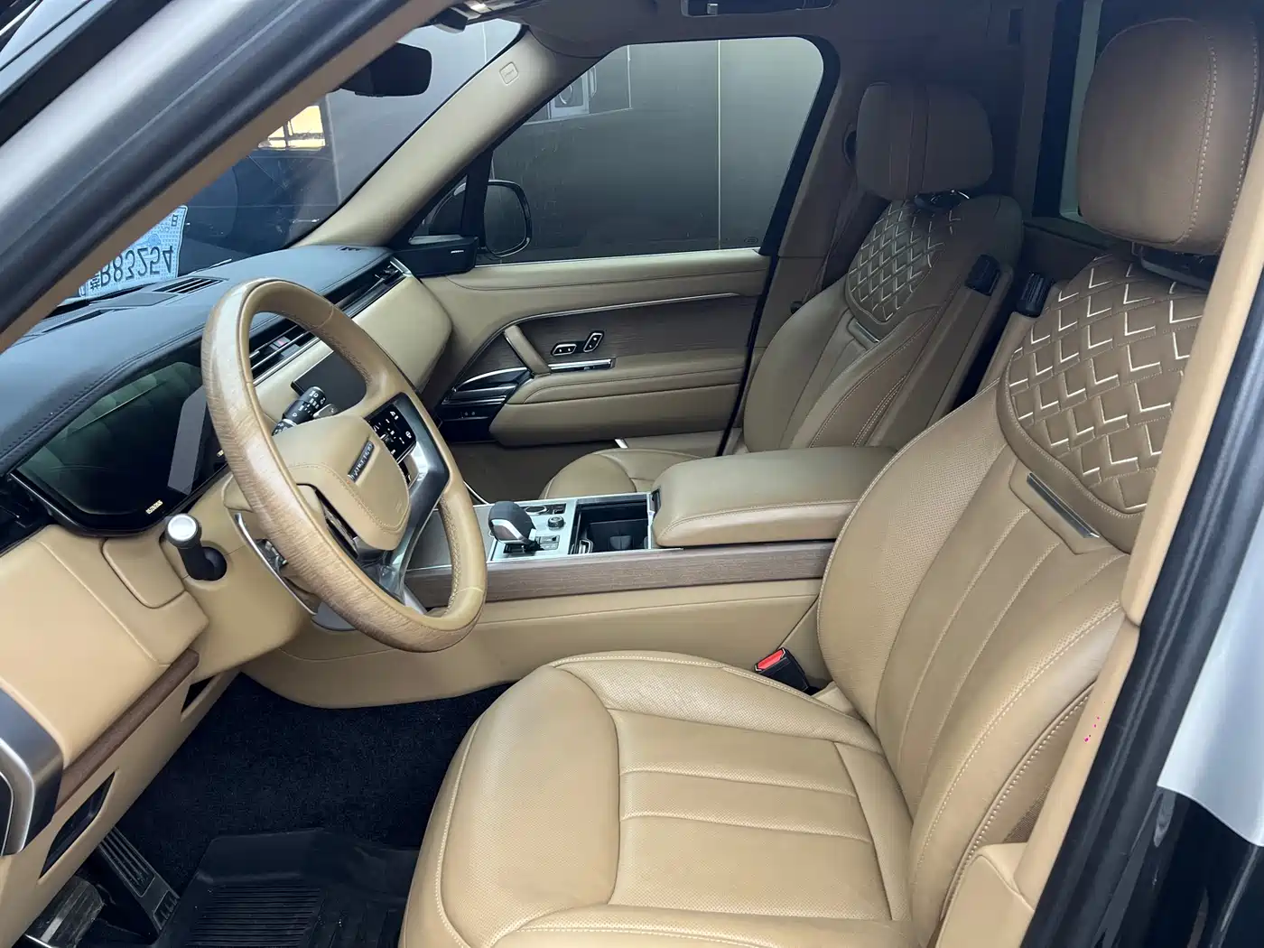 Land Rover Range Rover 2024 3.0 L6 400PS SV Prestige Genesis Extended 4-Seater фото 7
