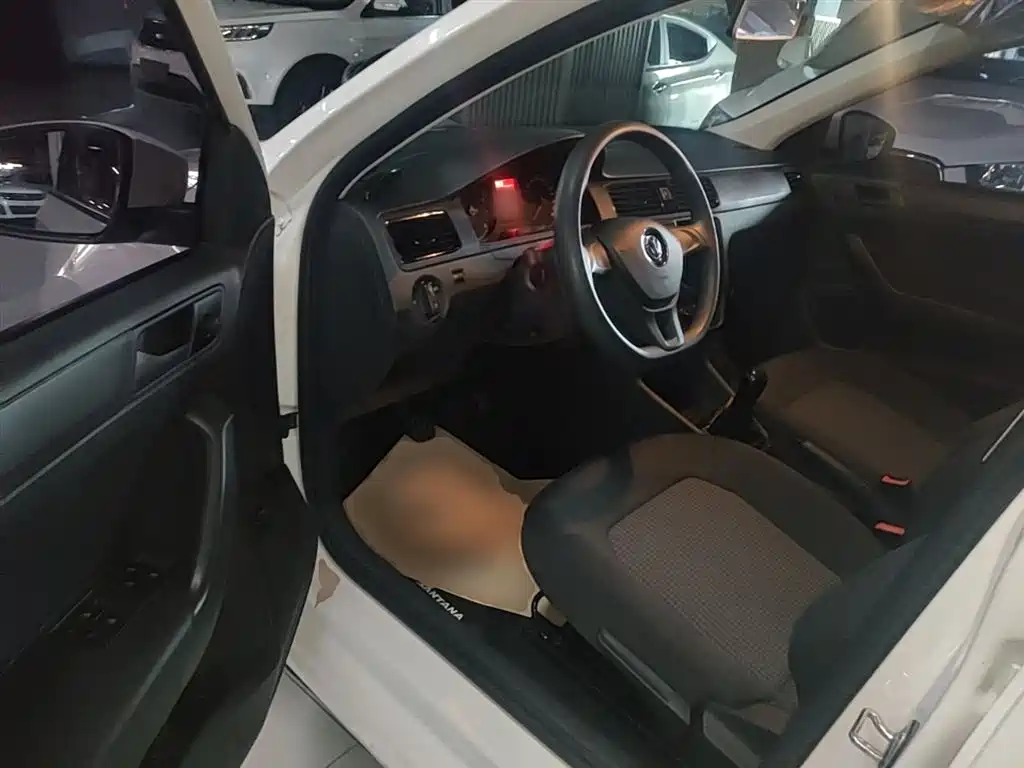 Volkswagen Santana 2016 1.6L Manual Trend Edition фото 15