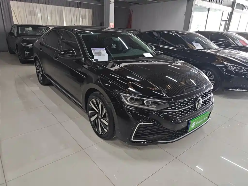 Volkswagen Passat 2022 330TSI Starlight Luxury Edition фото 8