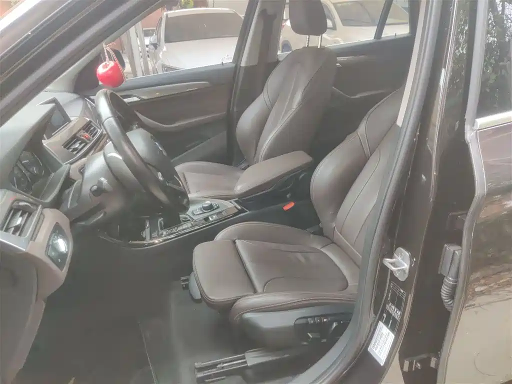 BMW X1 2019 sDrive18Li Premium Model фото 11