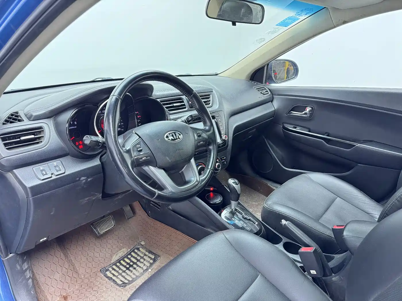 Kia K2 2012 Sedan 1.6L AT Premium Commemorative Edition фото 7