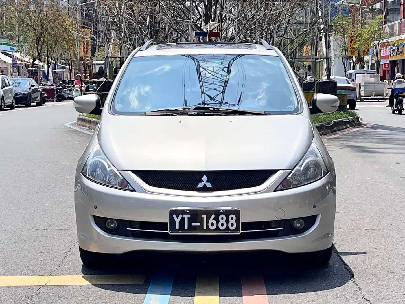 Mitsubishi Grandis 2007 2.4 7-Seater Comfort Edition фото 2