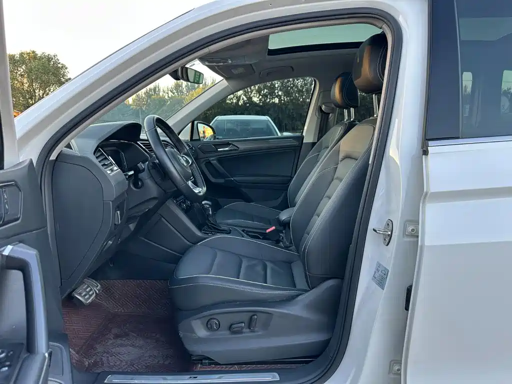 Фото 8 - Volkswagen Tiguan L