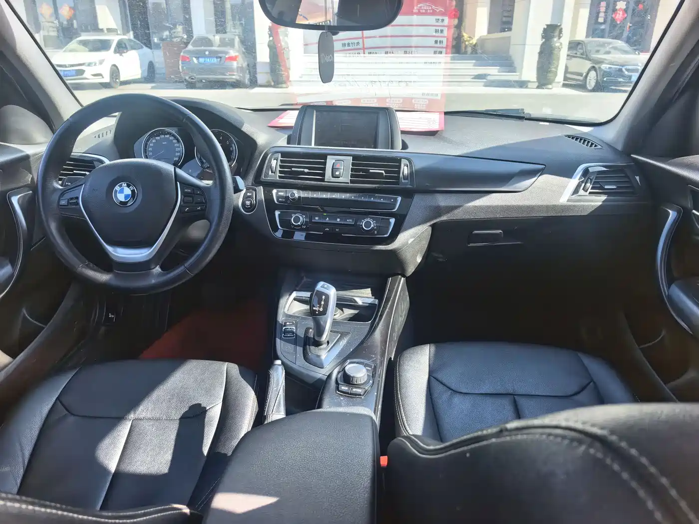 BMW 1 Series (Import) 2018 118i Leading фото 7