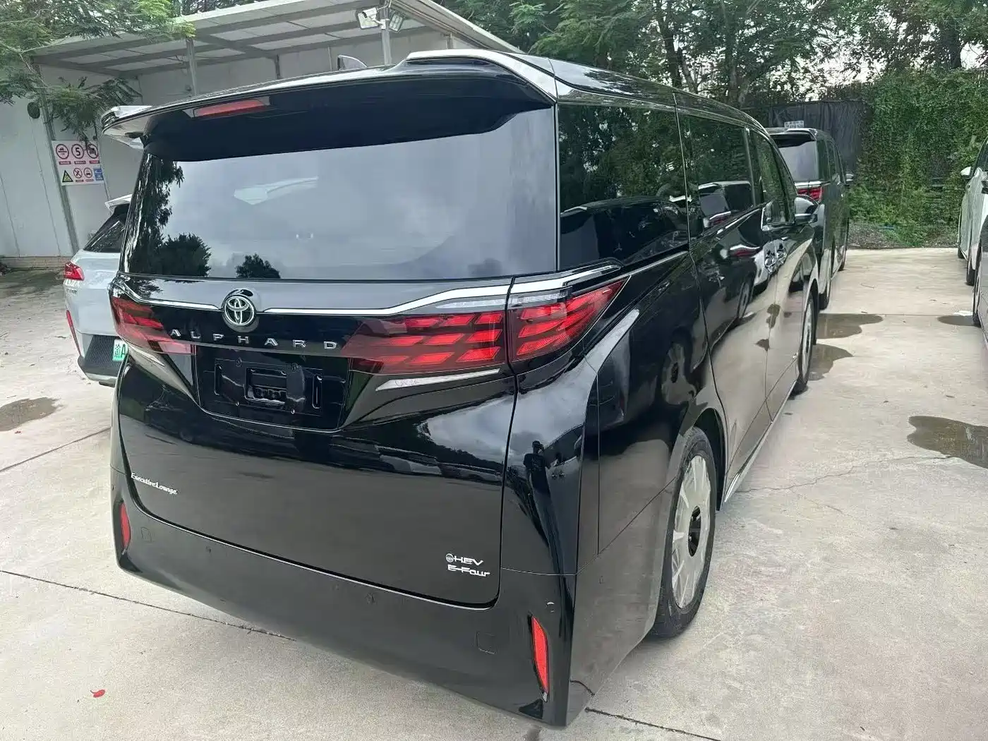 Toyota Alphard 2024 Hybrid 2.5L Ultimate Enjoyment Edition фото 12