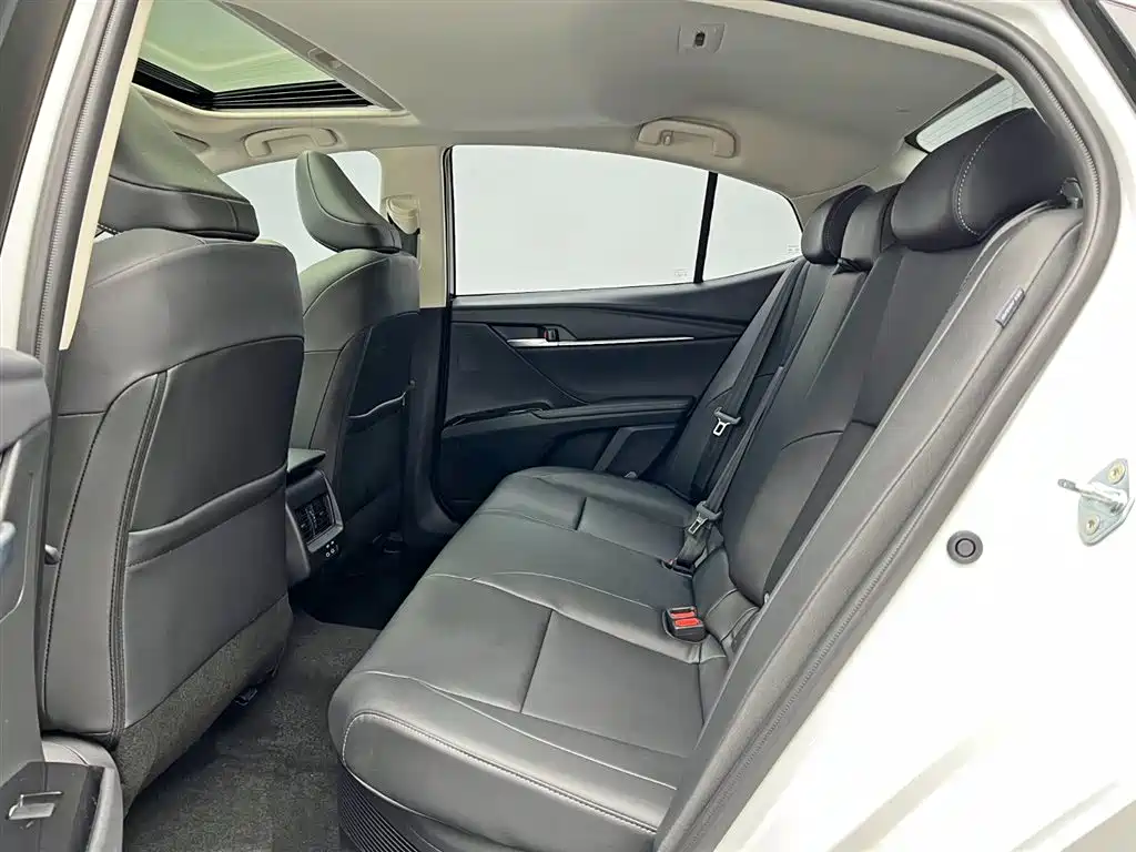 Toyota Camry 2024 Hybrid 2.0HE Elite Edition фото 15