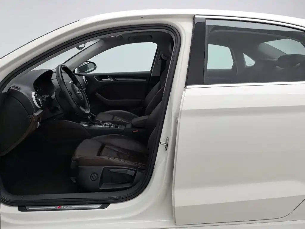 Audi A3 (Import) 2014 2014 Limousine 40 TFSI S line Luxury