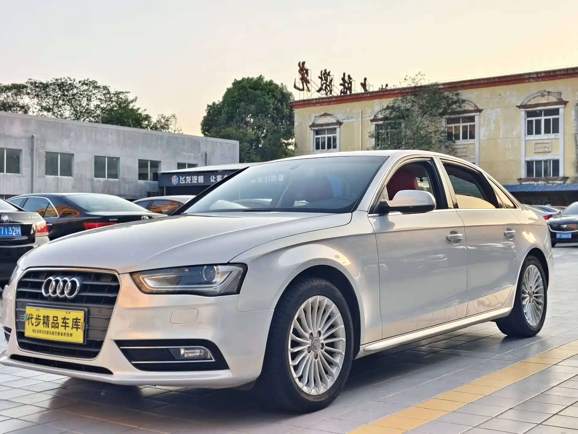 Фото 1 - Audi A4L