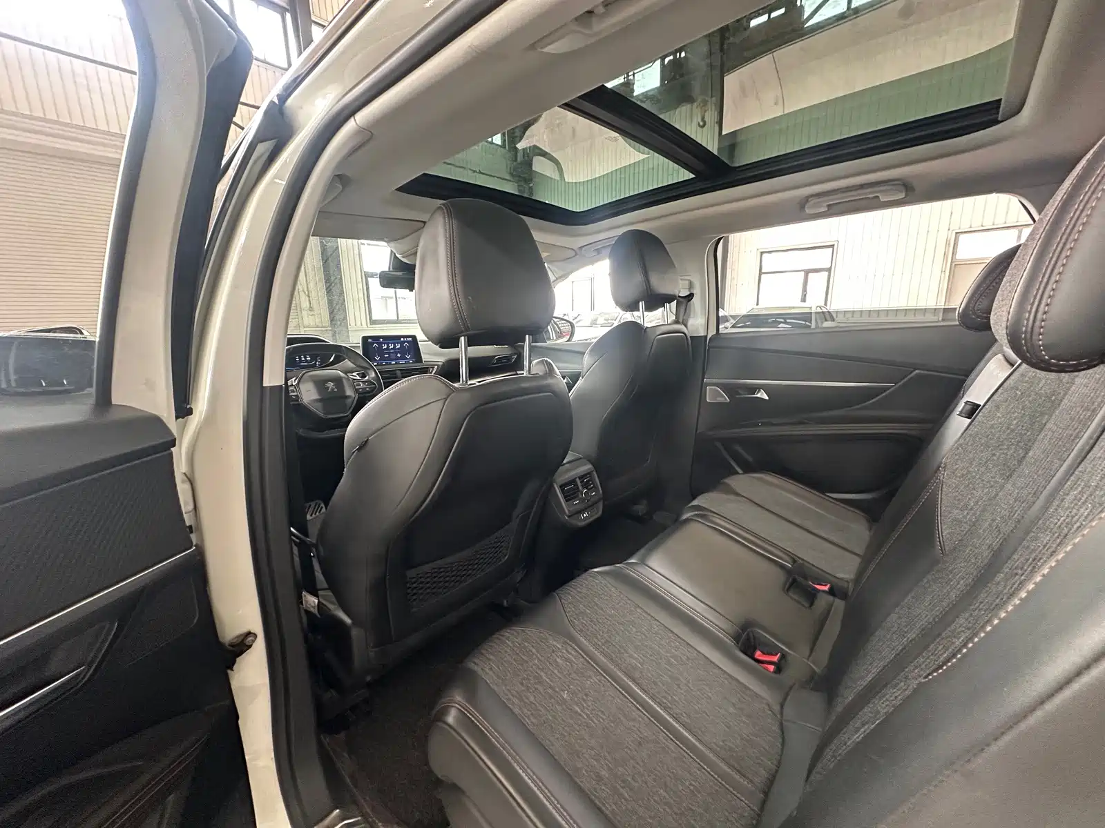 Фото 9 - Peugeot 5008