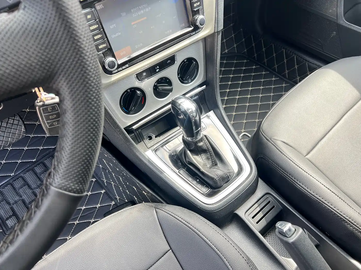 Volkswagen Lavida Tour 2013 1.6L Auto Luxury фото 9