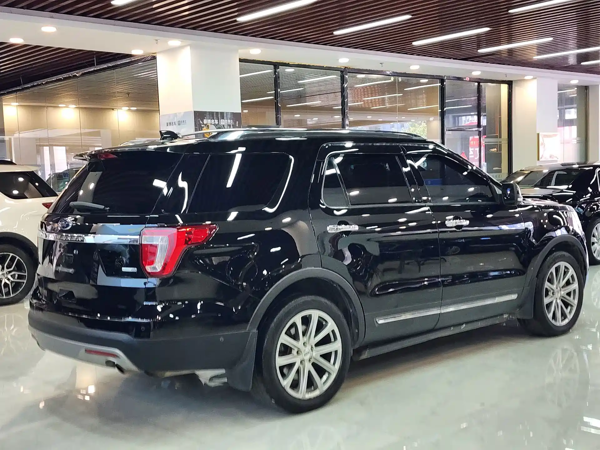 Фото 5 - Ford Explorer (Import)