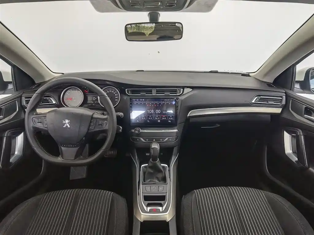 Peugeot 408 2015 Model 1.2T Automatic Luxury Edition фото 5