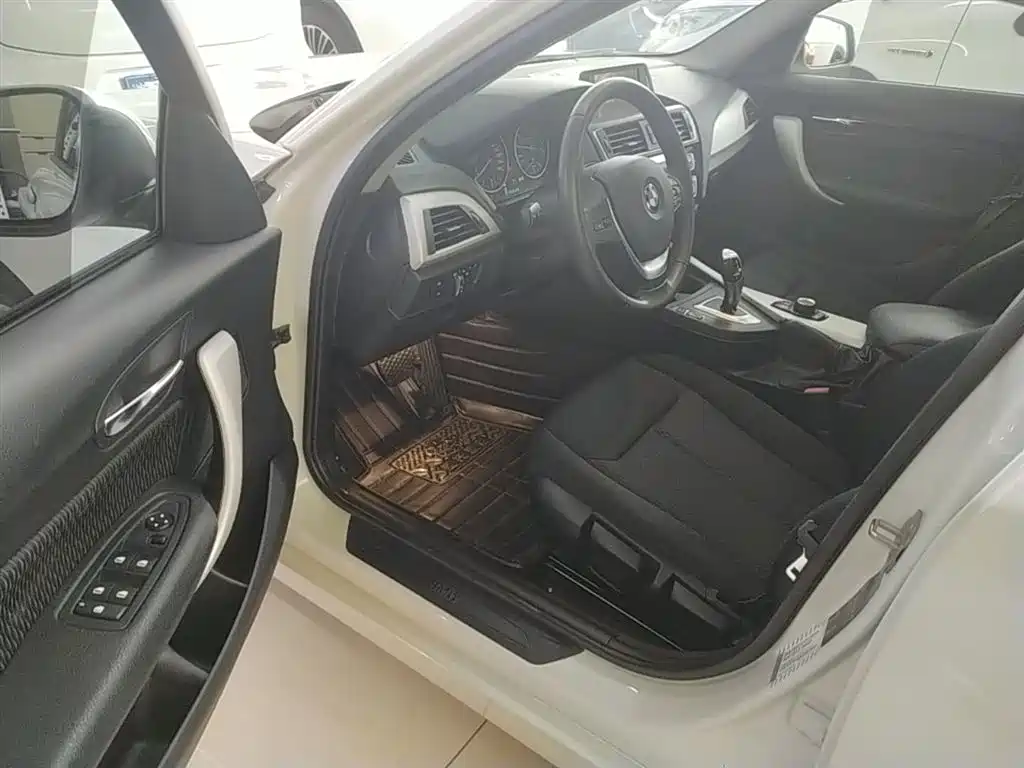 BMW 1 Series (Import) 2016 118i Leading фото 16