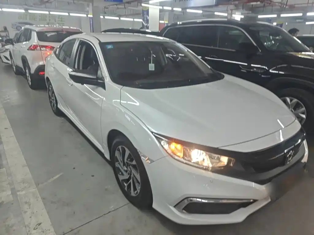 Фото 4 - Honda Civic