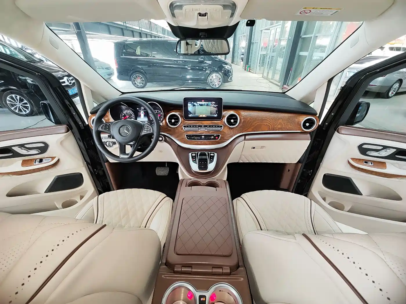 Mercedes-Benz V-Class 2018 V 260 L Premium Long Wheelbase Edition China VI фото 6