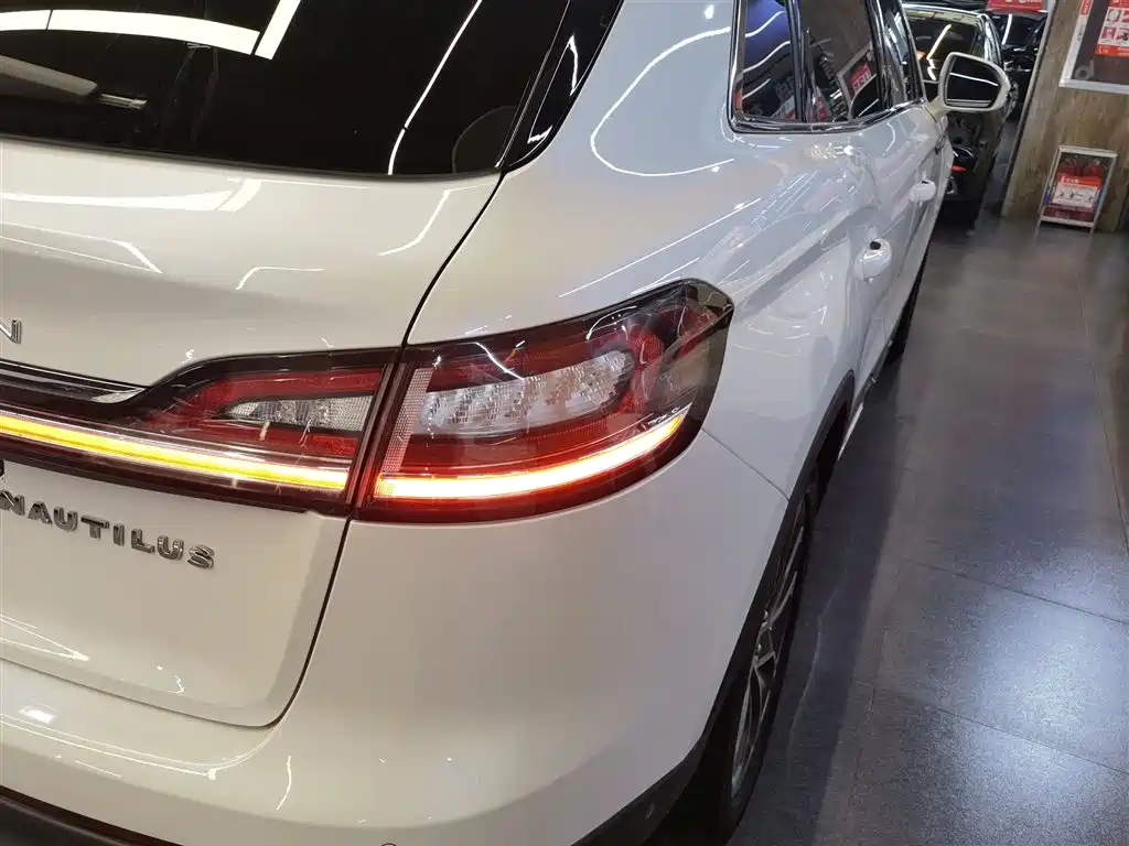 LINCOLN NAVIGATOR