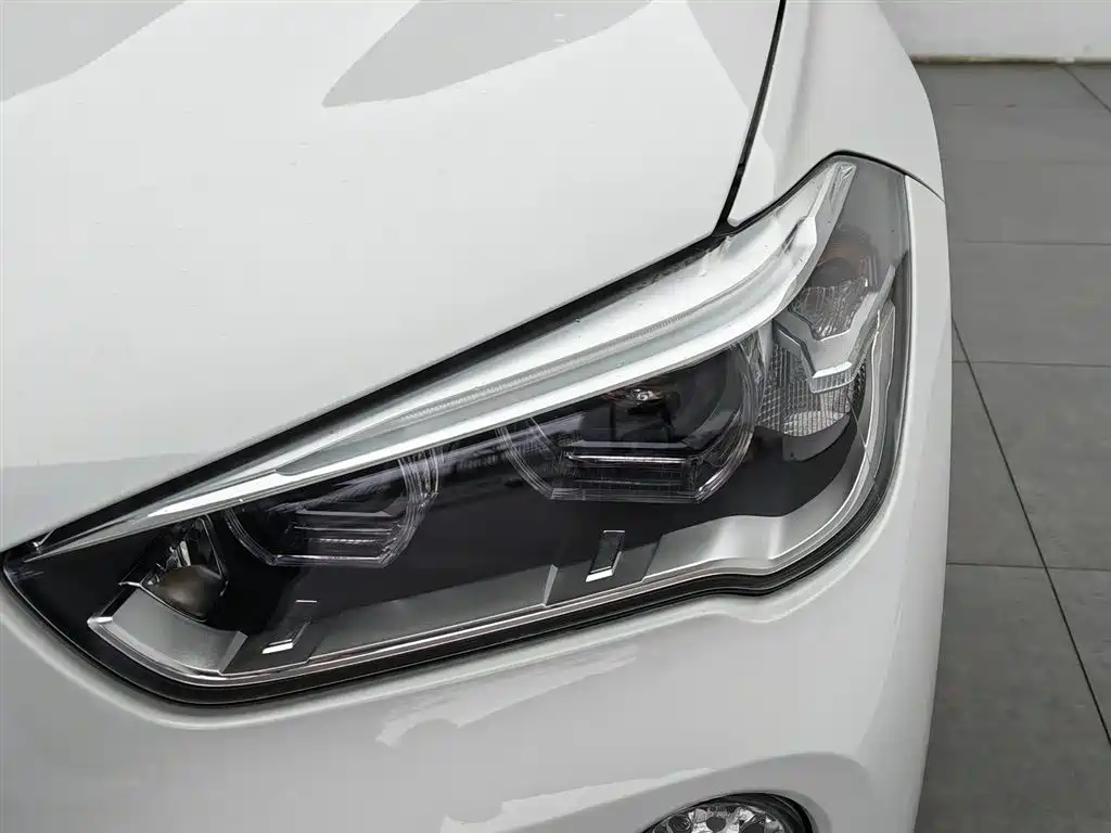 BMW X1 2018 sDrive18Li Premium Model фото 7