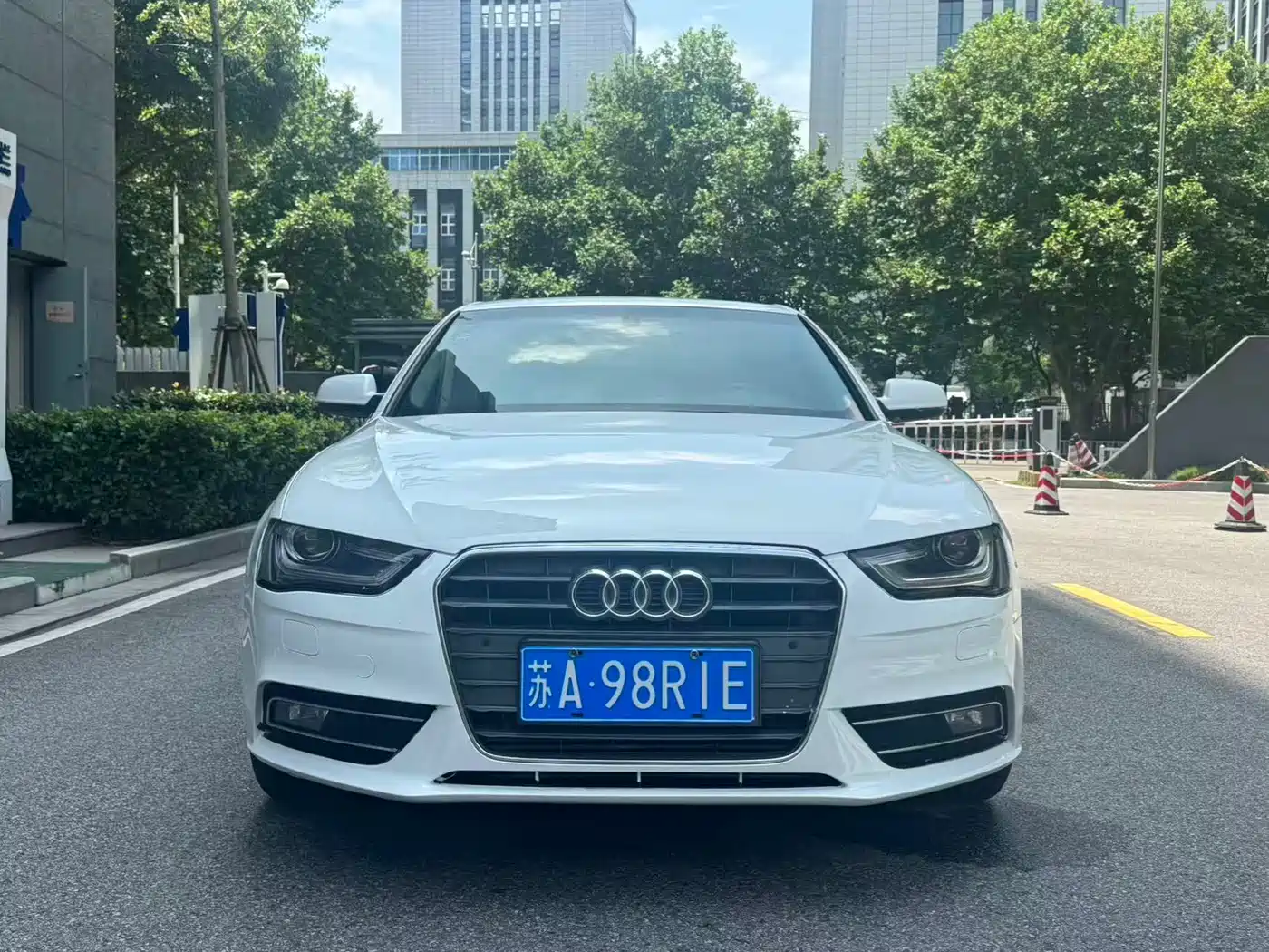 Фото 2 - Audi A4L