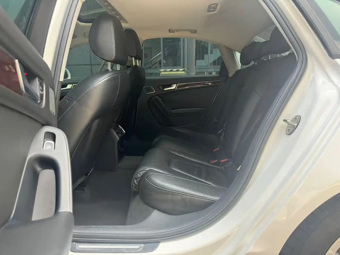 Фото 9 - Audi A4L
