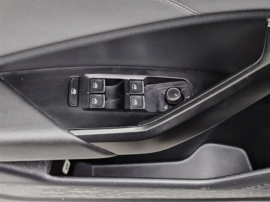 Volkswagen Sagitar 2021 280TSI DSG Excellence Edition фото 9