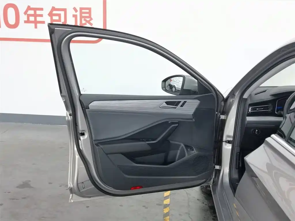 Volkswagen Sagitar 2023 300TSI DSG Surpassing Edition фото 8