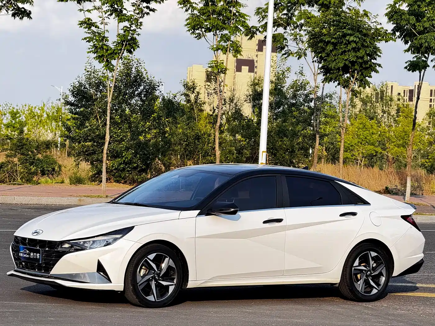 Hyundai Elantra 2022 240TGDi DCT LUX Premium Edition