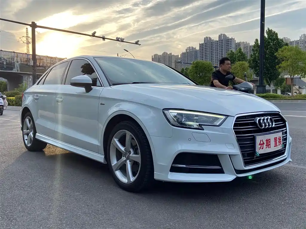 Audi A3 2017 Limousine 35 TFSI Fashion фото 3