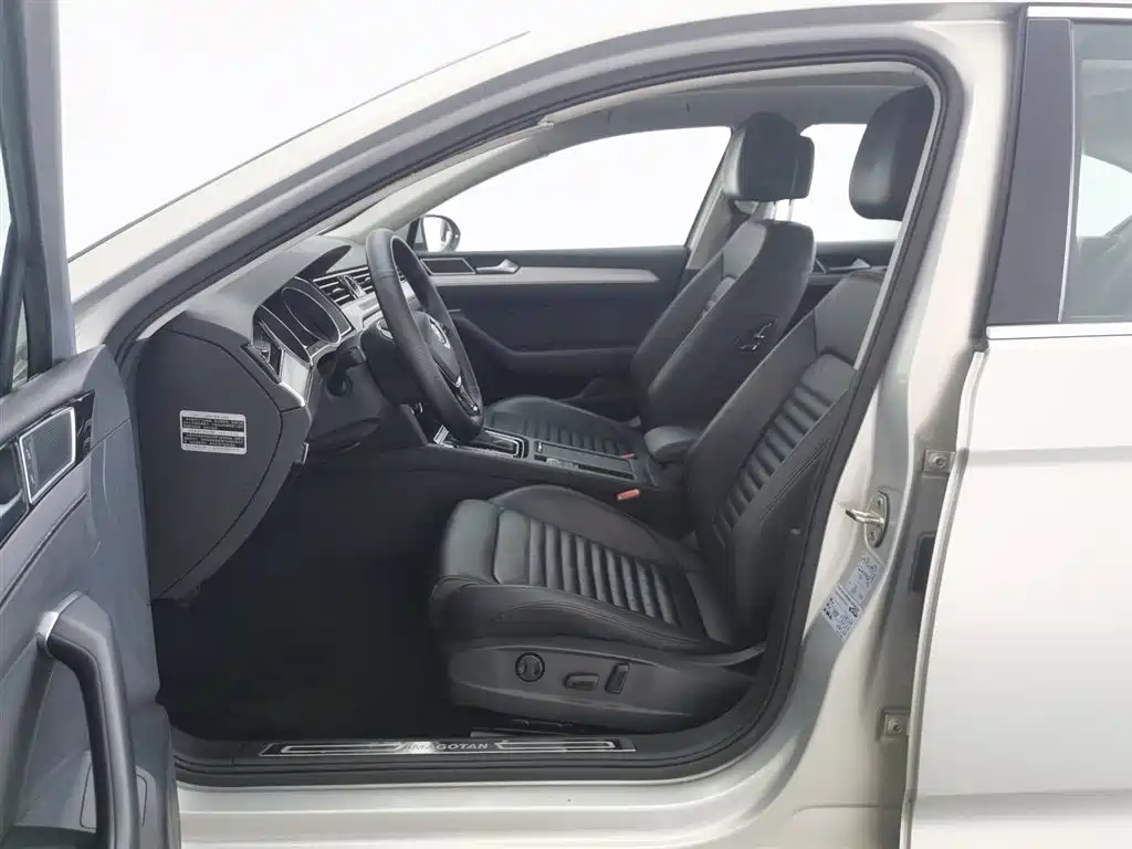 Volkswagen Magotan 2017 330TSI DSG Leading фото 10