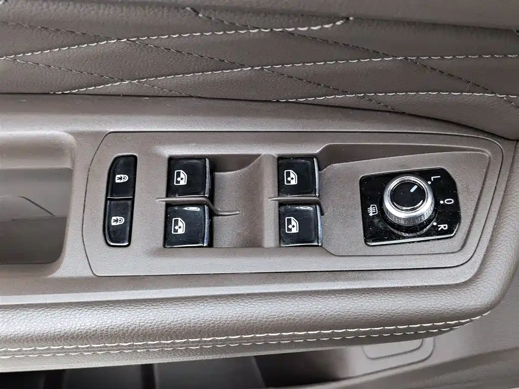 Volkswagen Viloran 2020 380TSI Premium фото 9