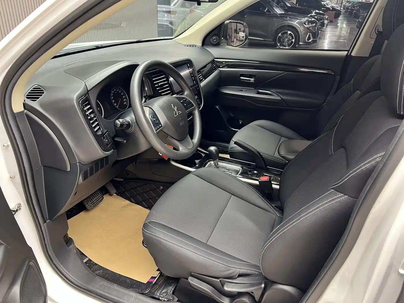 Mitsubishi Outlander 2023 2021 Facelift 2.0L 2WD Comfort Edition 5-Seater