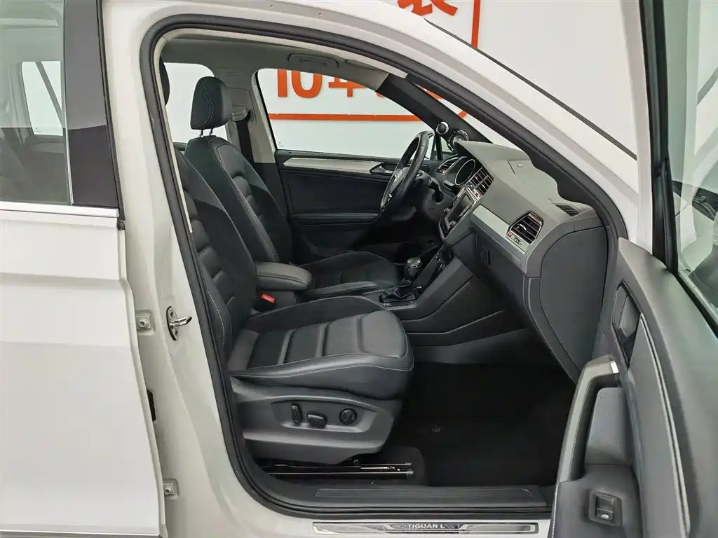 Volkswagen Tiguan L 2017 380TSI Automatic 4WD Luxury Edition фото 23